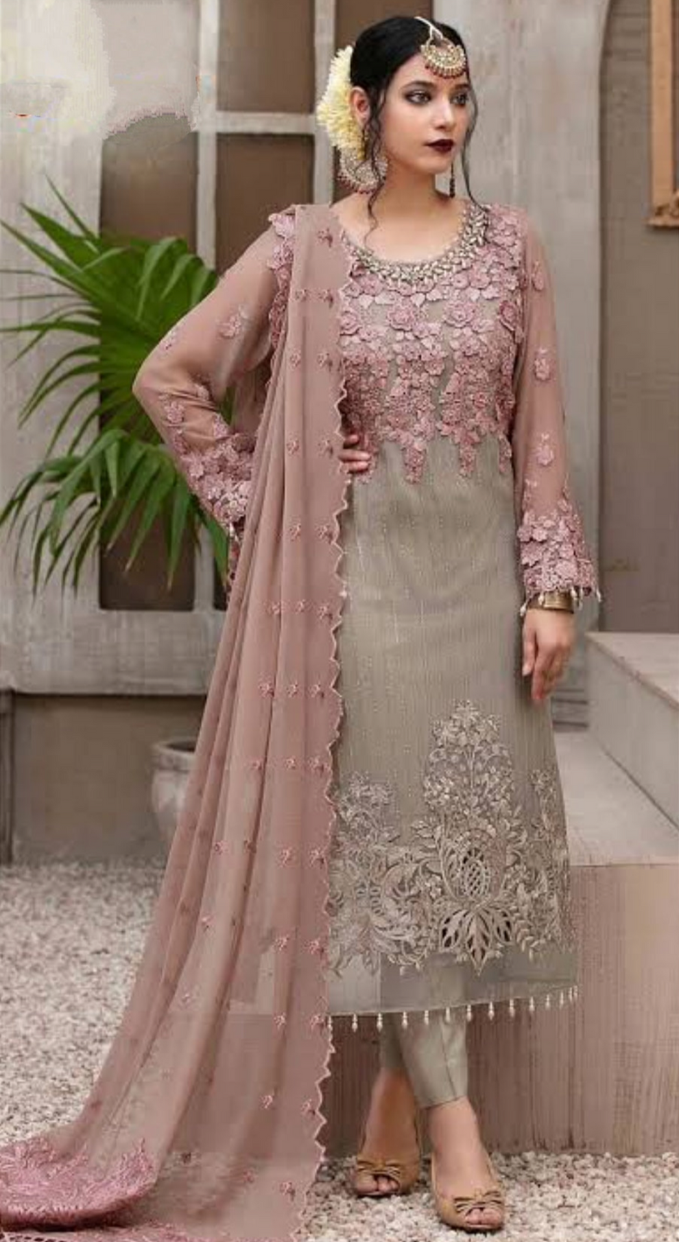 Luxurious Pakistani Outfit