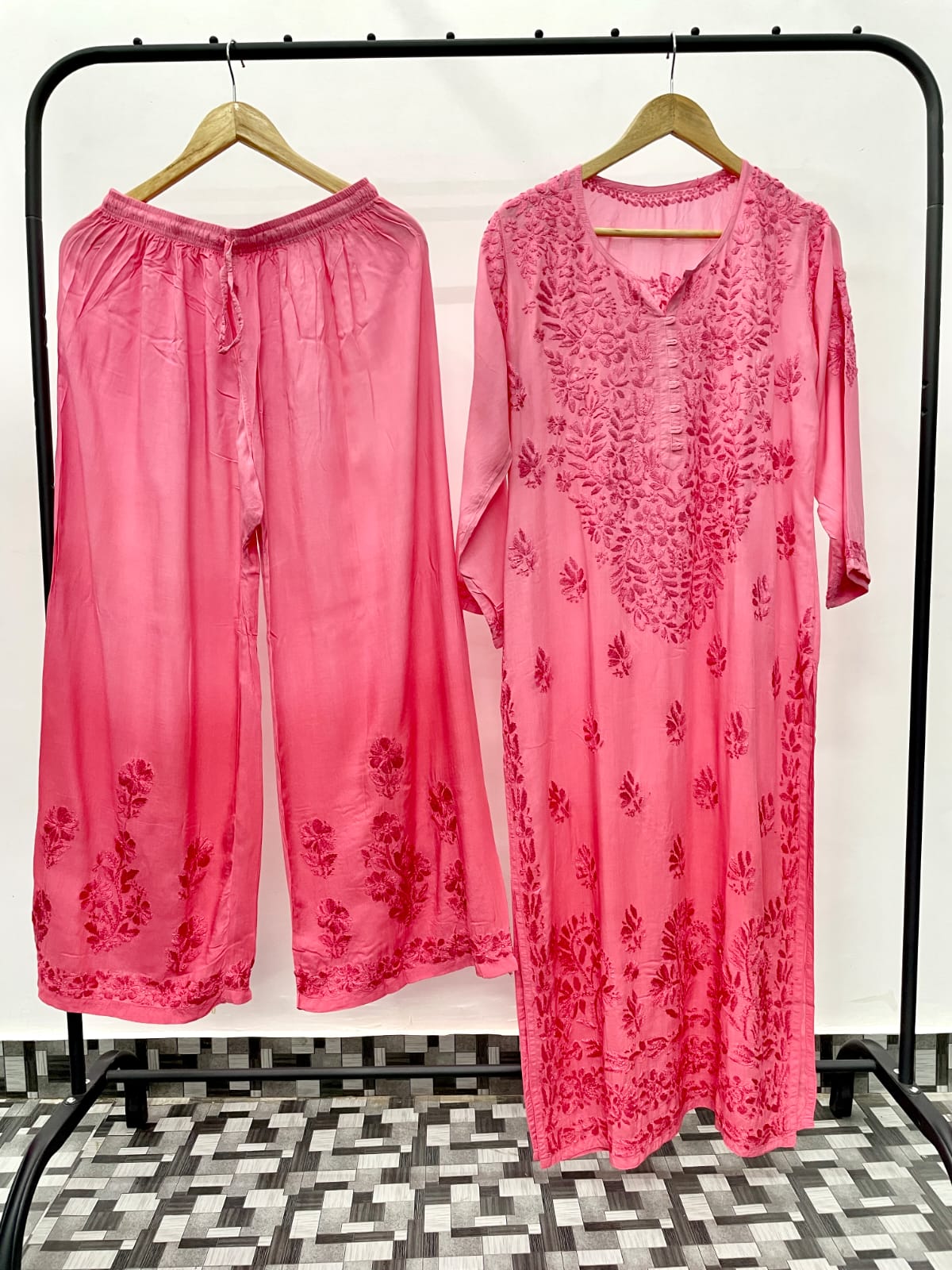 Modaal Embroidered Chikankati Set