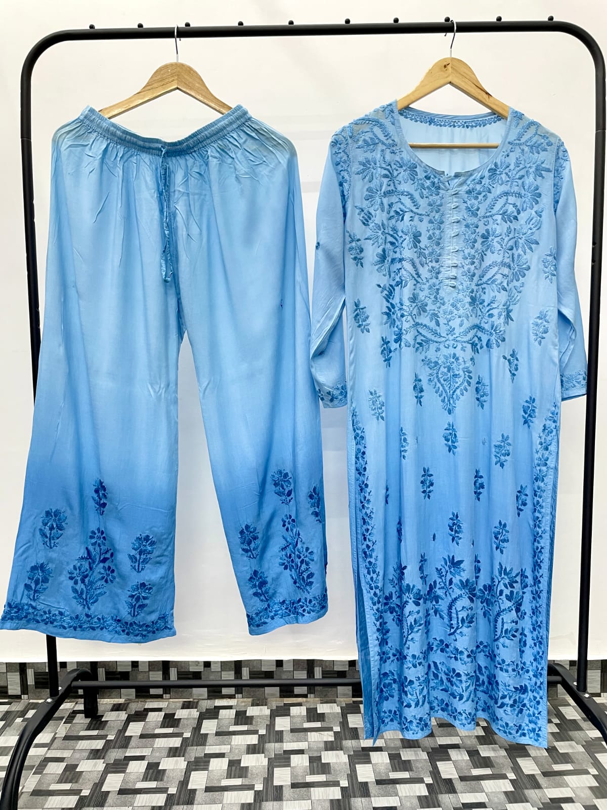 Modaal Embroidered Chikankati Set